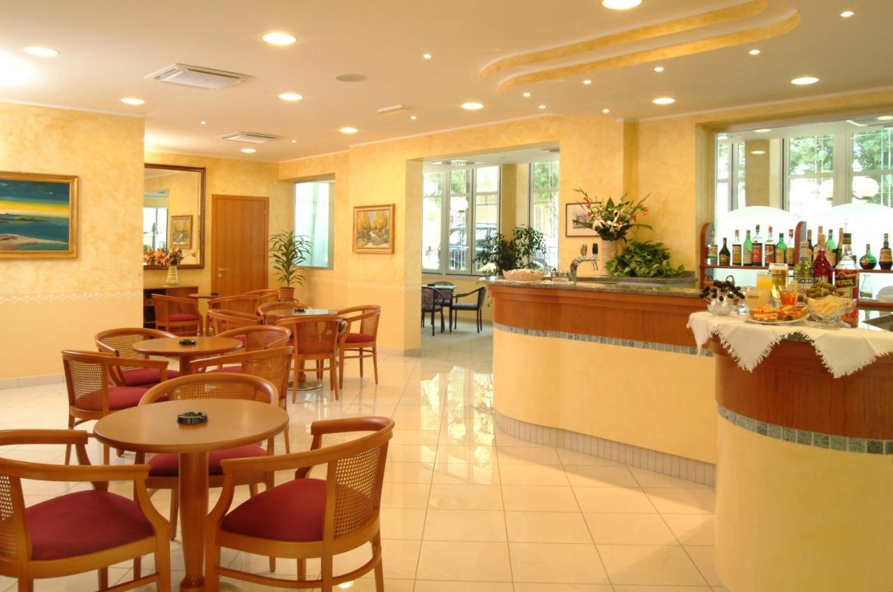 Hotel De La Plage Ріміні Екстер'єр фото