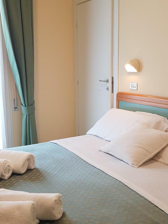 Hotel De La Plage Ріміні Екстер'єр фото